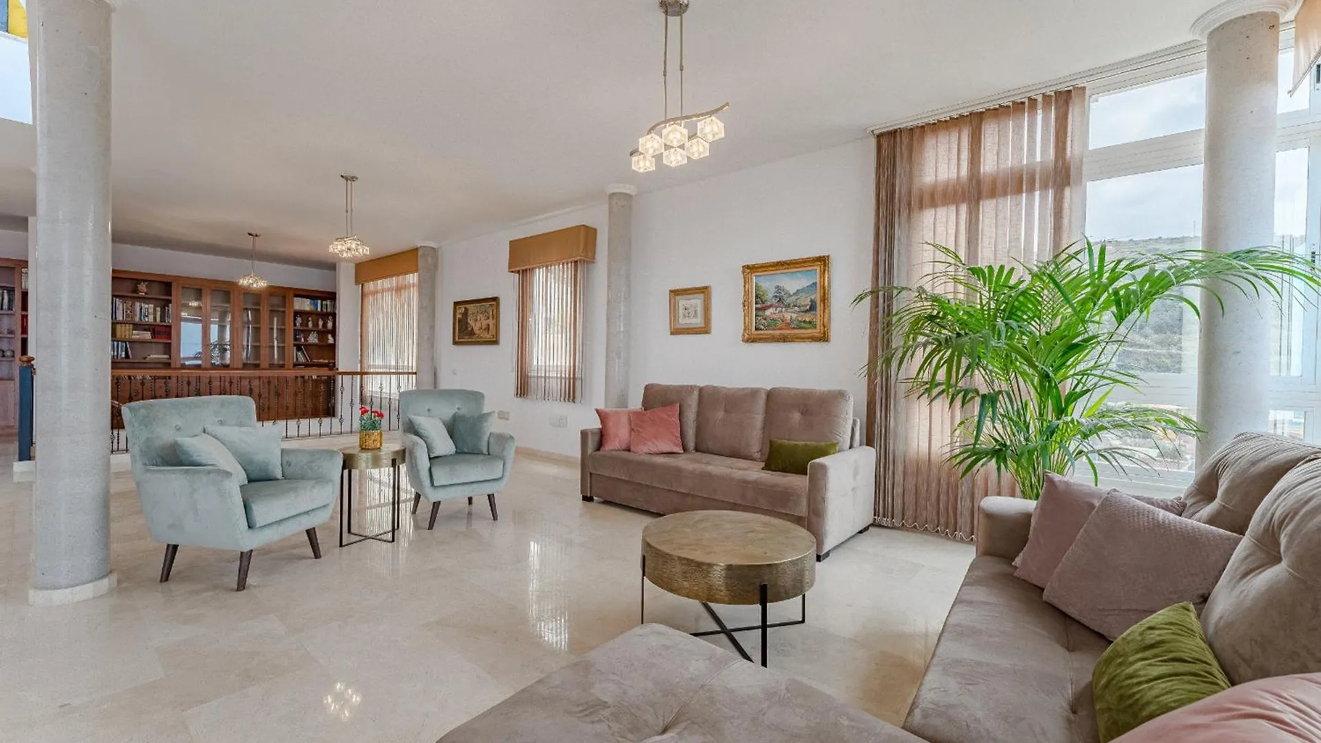 Villa Dictador 사우살